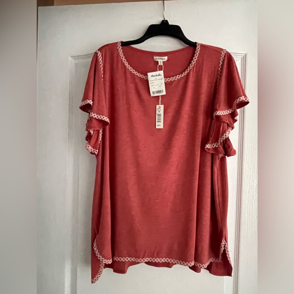 Max studio flutter sleeve orange top with white stitching